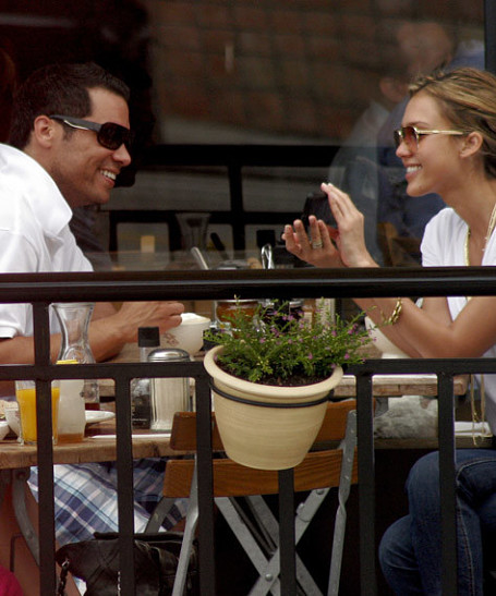 Джессика Альба вернулась к бойфренду