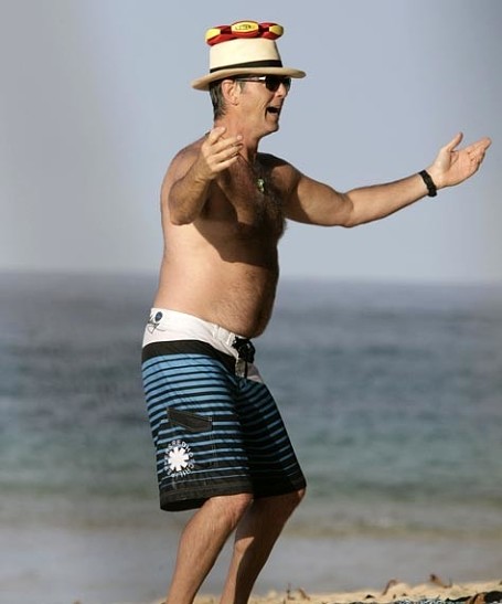 Пирс Броснан отдохнул с женой на Гавайях