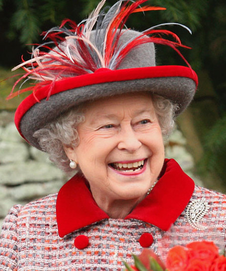 На золотом крыльце сидели