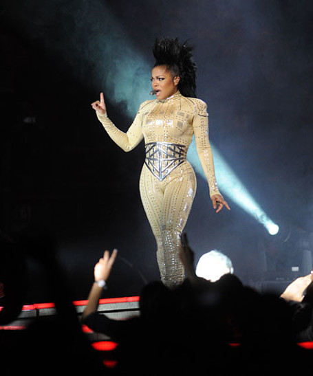 Джанет Джексон отменила гастроли из-за кризиса