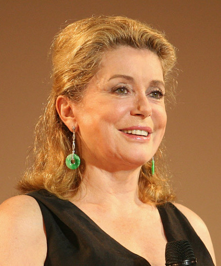 Катрин Денев освистали зрители