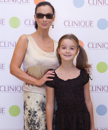 Екатерина Стриженова с дочкой посетили Школу красоты от Clinique