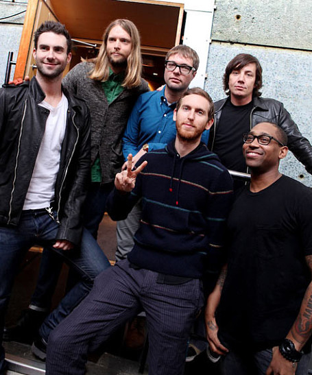 Maroon 5 записала новый хит вместе с фанатами