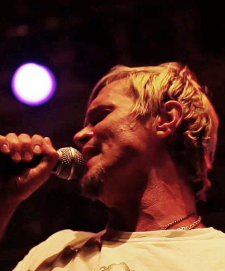 Певец Игорь Григорьев спел на пре-пати бразильского карнавала