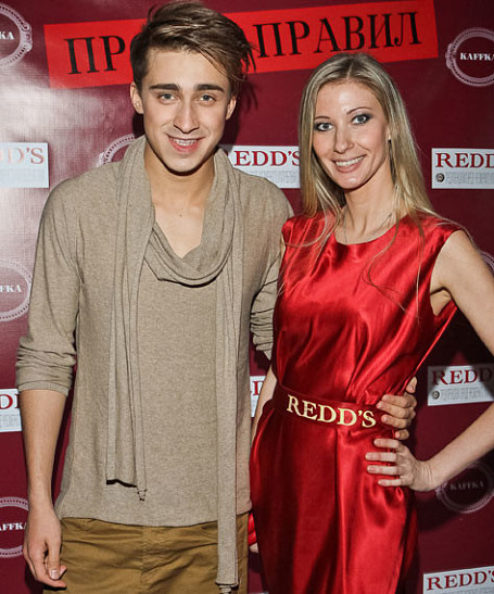 Redds играет «Против правил»