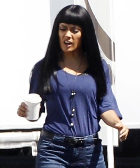 Сальма Хайек в черном парике