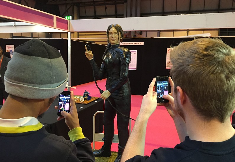 Дженнифер Лоуренс на десерт