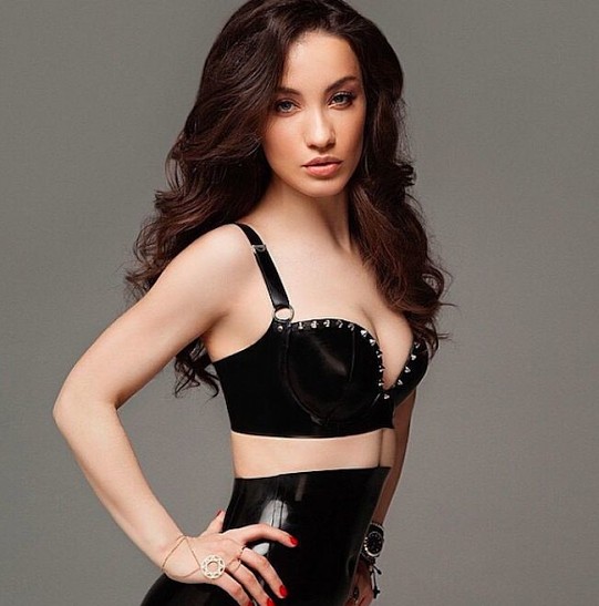 Виктория Дайнеко похвасталась идеальной фигурой после родов