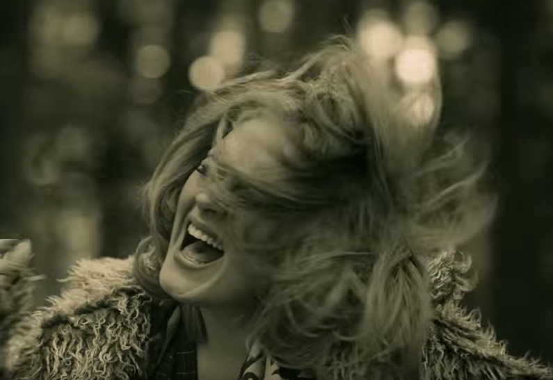 Клип Адель Hello набрал более 100 миллионов просмотров на YouTube