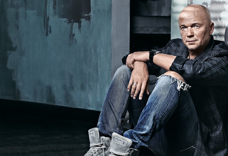 Андрей Смоляков: «Нет ничего правдивее зеркала»