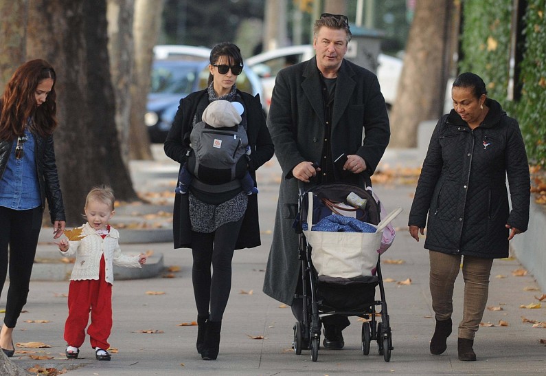 Алек Болдуин с женой и детьми отдыхает в Мадриде