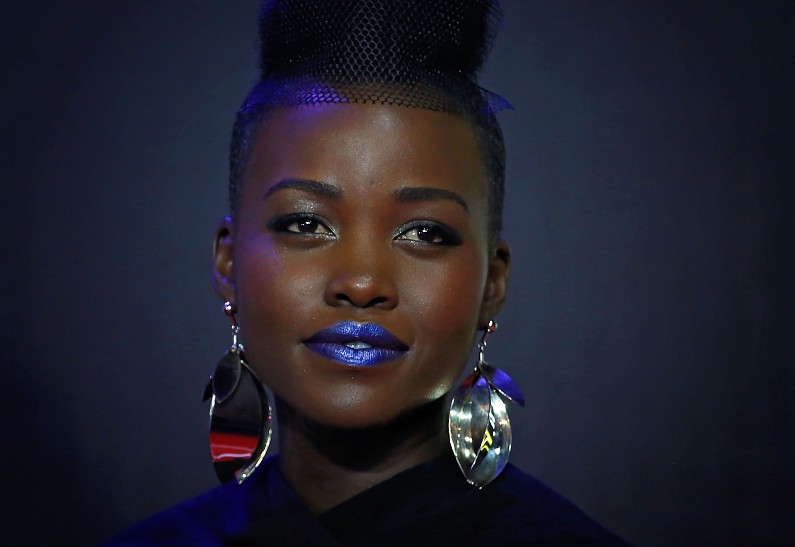 Шикарная  Люпита Нионго и другие звезды на премьере «Звездные войны: Пробуждение силы»