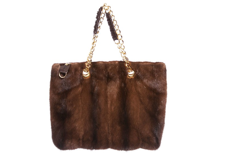 С мехом по жизни: коллекция аксессуаров из меха от Braschi