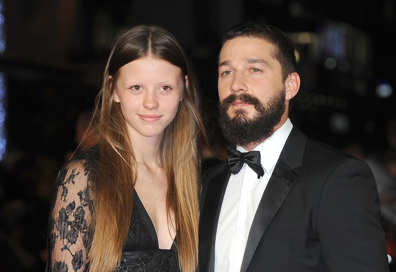 Шайя Лабаф и Мия Гот помолвлены