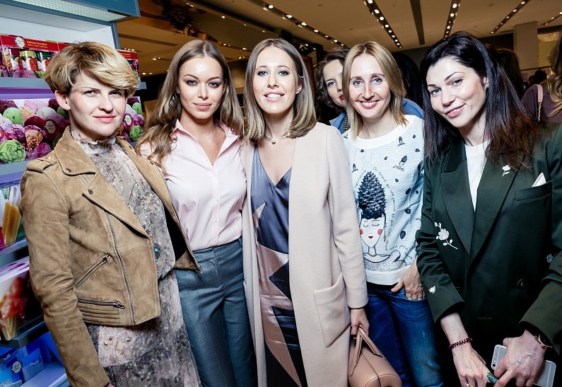 Ксения Собчак, Евгения Линович и другие гости на показе A La Russe