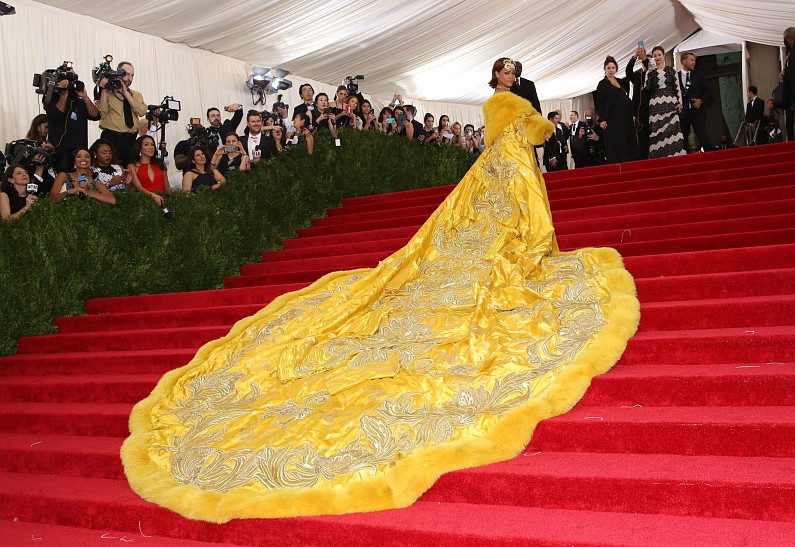 Слишком много гламура: Рианна, Дженнифер Лопес, Ким Кардашьян и Бейонсе на Met Gala 2015