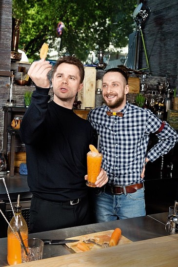 Мастер-класс Ильи Доронина: Виталий Гогунский готовит несколько лимонадов