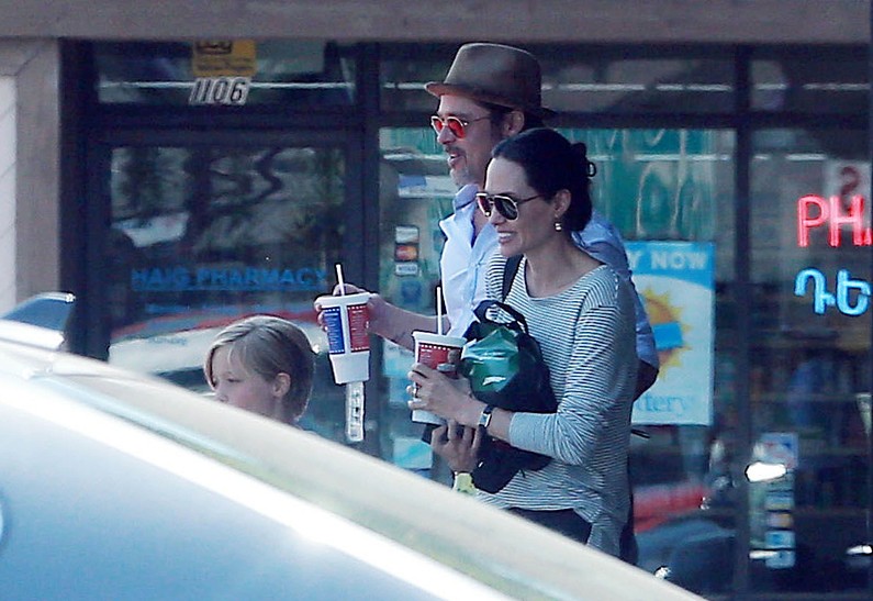 Брэд Питт и Анджелина Джоли шокировали работников ресторана быстрого питания