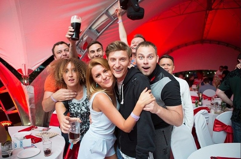 Все вечеринки и гости фестиваля «Неделя высокого юмора» с Comedy Club в Сочи