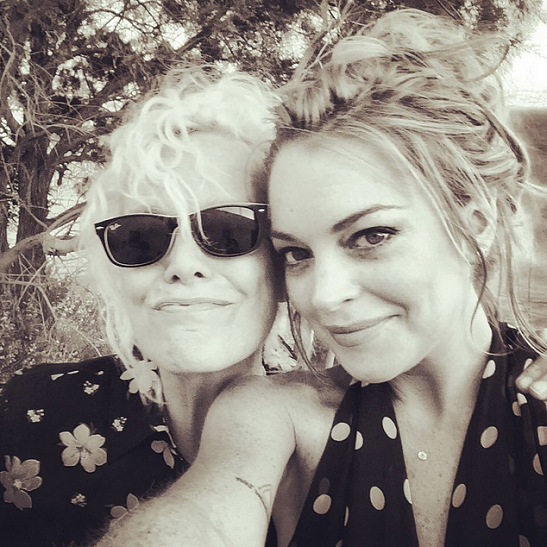 Линдсей Лохан встретила в Греции друзей