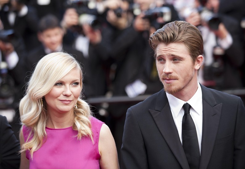 Кирстен Данст и Гаррет Хедлунд помолвлены