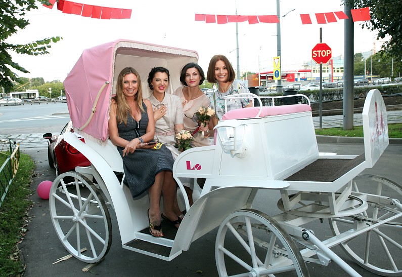 Уж замуж невтерпеж: как звезды нашли женихов красивым девушкам