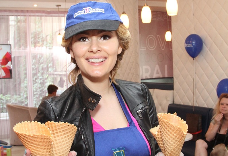 Звезды на благотворительной акции в Baskin Robbins