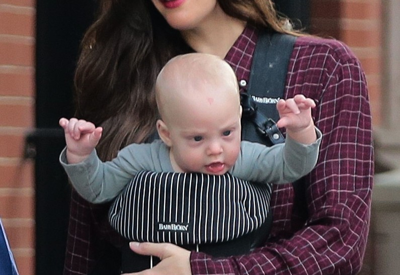 Лив Тайлер окрестила сына и собралась замуж