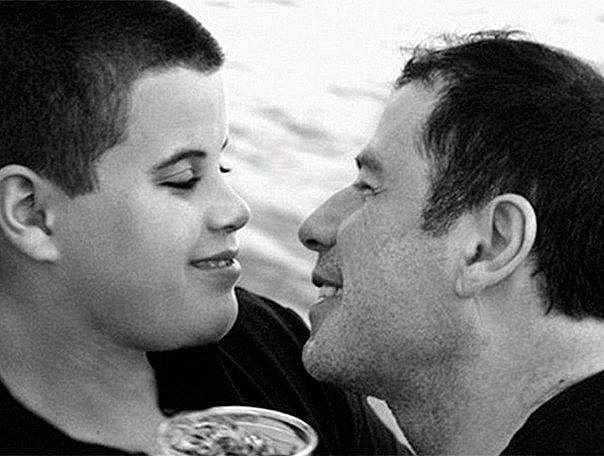 Джон Траволта опубликовал сообщение в память о сыне