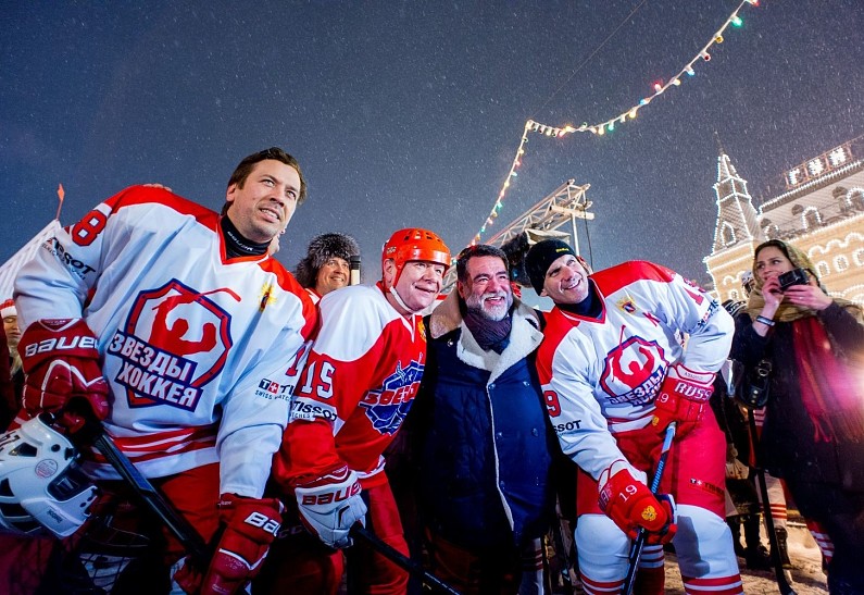 Андрей Мерзликин, Алексей Яшин и другие играли в хоккей у стен Кремля