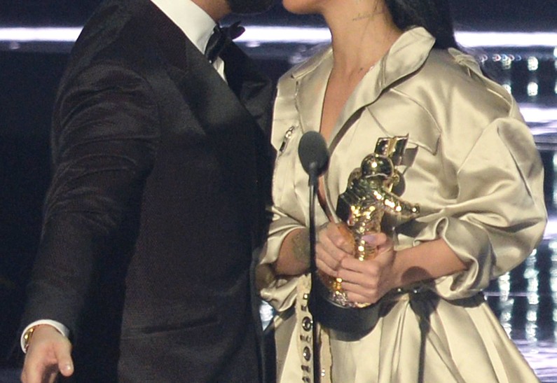 Вопреки слухам: Рианна и Дрейк не расстались