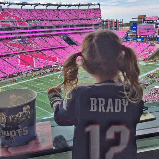 Жизель Бундхен вместе с дочкой сходила на футбол