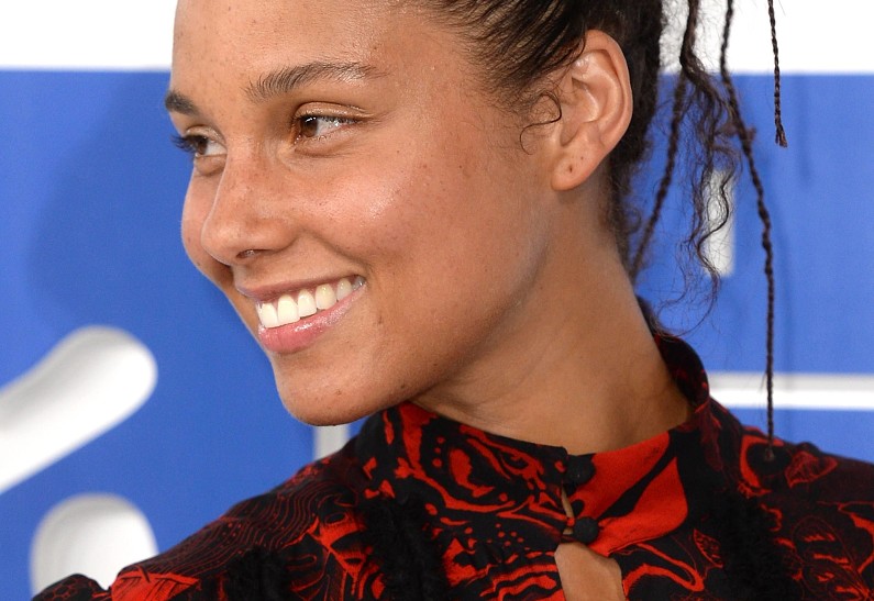 Бунт и экзотика: сочный стиль Алиши Киз (ФОТО)