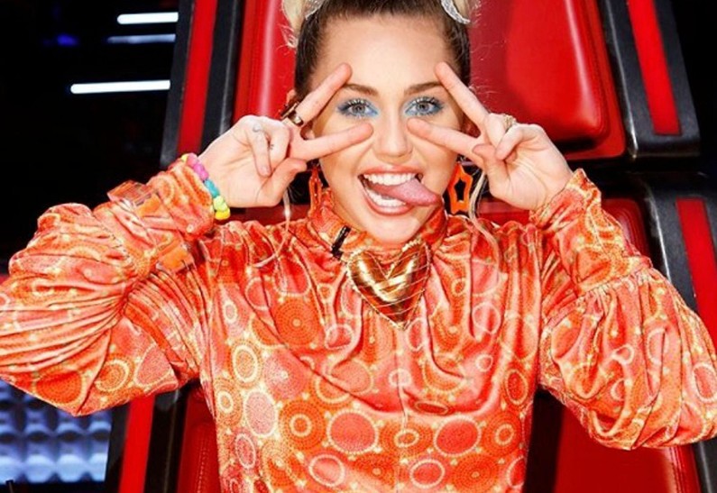 Майли Сайрус поделилась детским фото