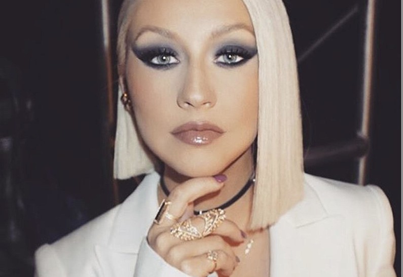 Кристина Агилера с мужем и детьми готовится к Хеллоуину