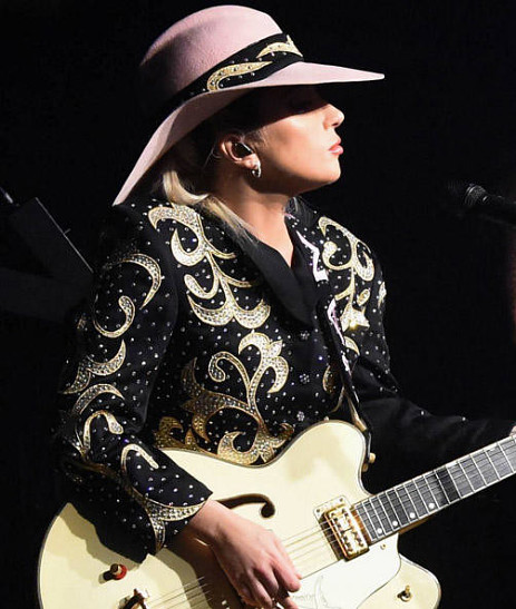 Леди Гага представила сразу три новые песни