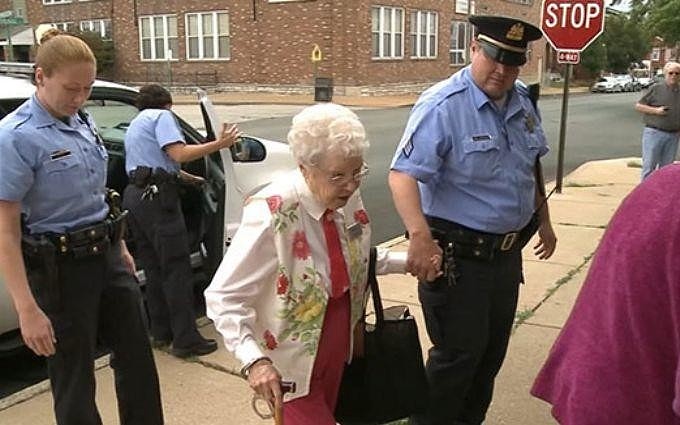 102-летняя жительница США попросила полицию арестовать ее