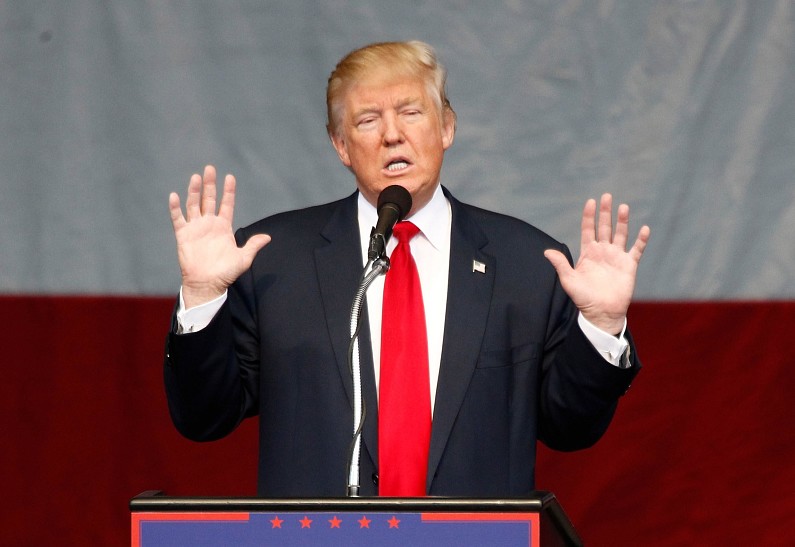 Дональд Трамп извинился за оскрбительные высказывания о женщинах