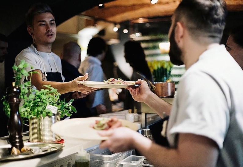 В Питере есть: 8 заведений, где вкусно накормят в ноябрьские праздники
