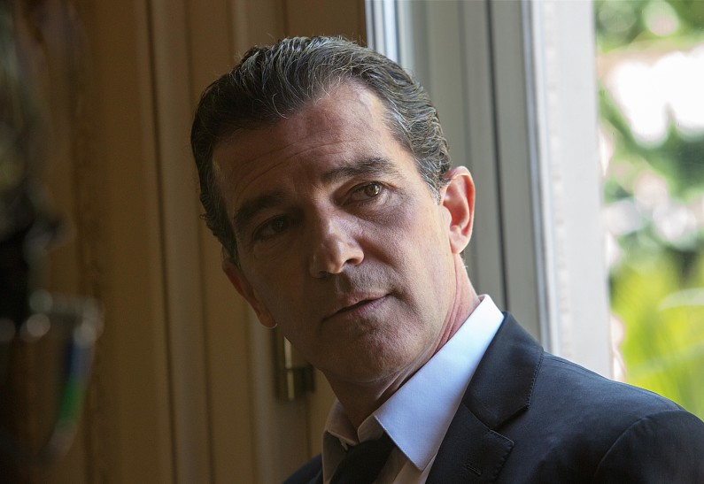 Антонио Бандерас сыграет наставника Андреа Бочелли