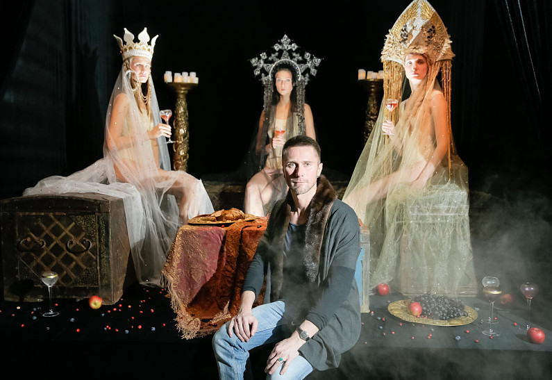 Константин Гайдай представил в Москве коллекцию хрустальных бокалов