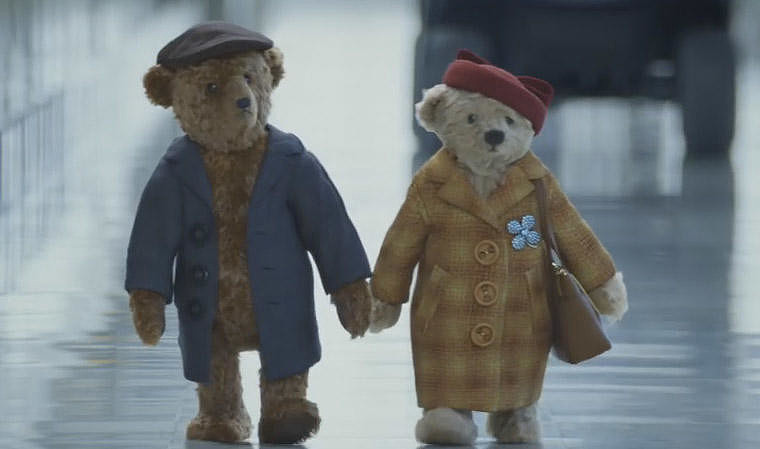Аэропорт Хитроу выпустил рекламу с пожилыми плюшевыми медведями