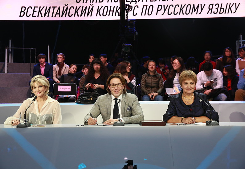 Андрей Малахов, Татьяна Веденеева и другие телезвезды стали учителями русского языка в Китае