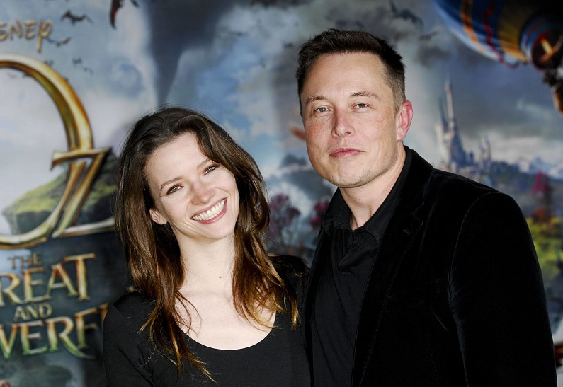 Миллиардер Илон Маск официально развелся с женой