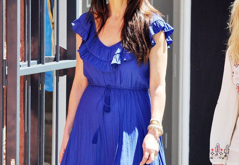 Кэтрин Зета-Джонс выложила фото в купальнике в ответ на снимки папарацци