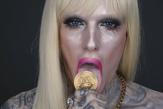 Вызов принят: 7 мейкап-челленджей от бьюти-блогеров, которые бесполезны в реальной жизни