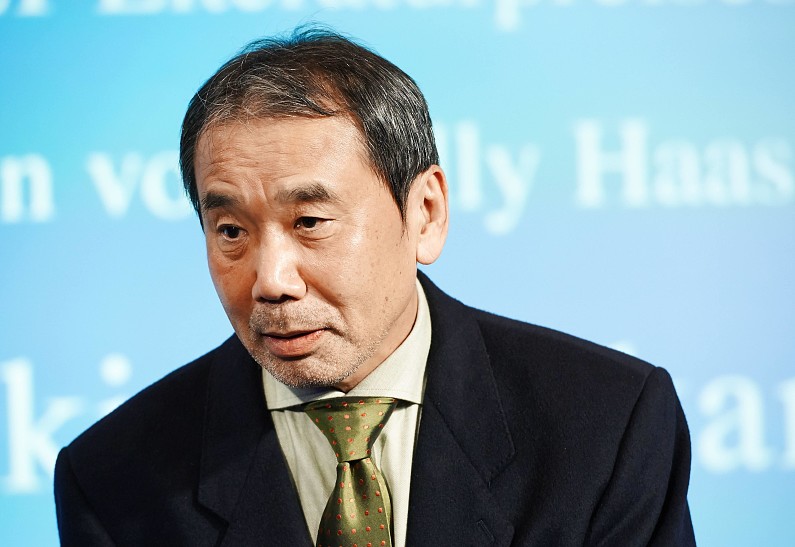 Харуки Мураками представит новую книгу в следующем году