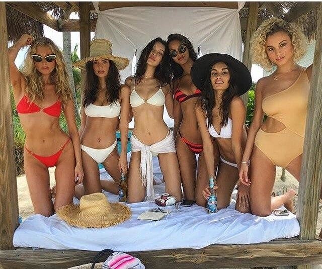 Девушки созрели: Белла Хадид, Эмили Ратажковски и другие модели отдыхают на Багамах