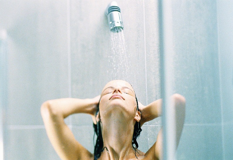 С чистого лица: как работают средства демакияжа из разных ценовых сегментов