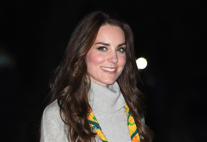 В стиле casual: Кейт Миддлтон на встрече с бойскаутами